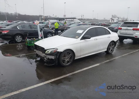 2017 Mercedes-Benz E 300 z USA, uszkodzony, nr VIN WDDZF4JB9HA107962